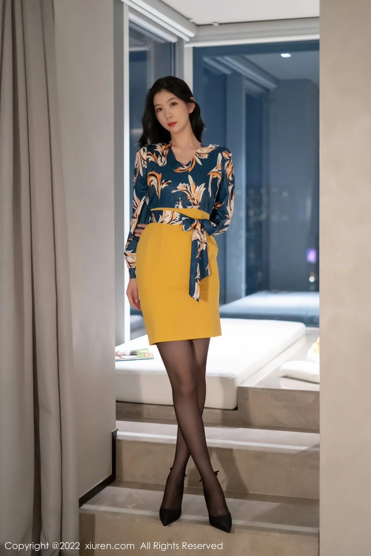 [[XiuRen秀人网]秀人网]No.4880_模特李雅柔蓝色图案上衣配黄短裙露性感内衣超薄黑丝诱惑写真51P