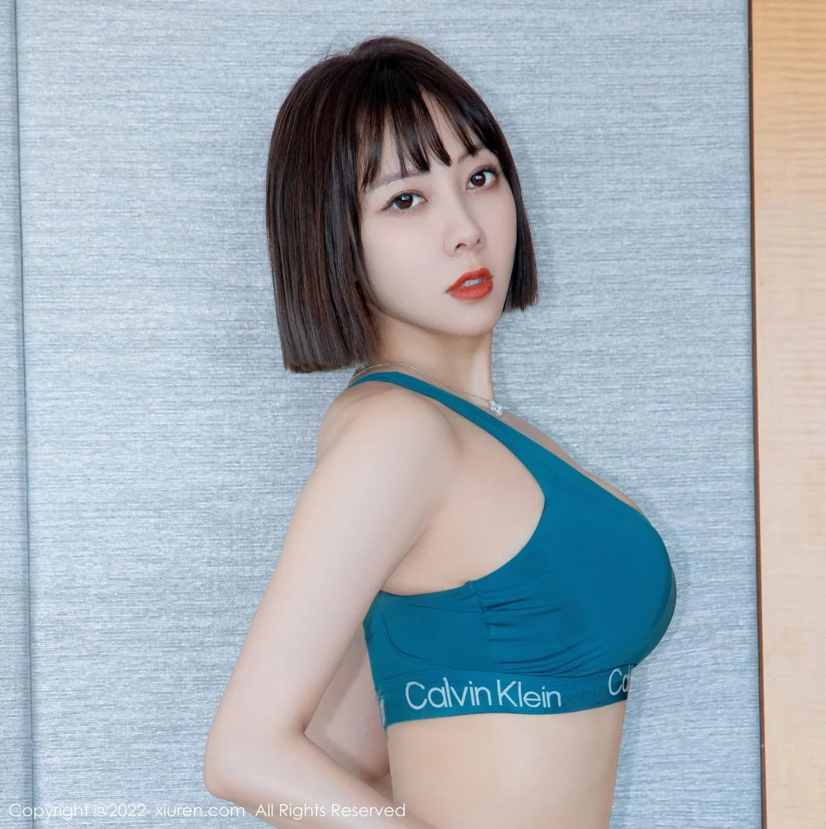 [[XiuRen秀人网]秀人网]No.4882_御姐果儿Victoria西双版纳旅拍蓝色运动服饰秀凹凸身材诱惑写真51P