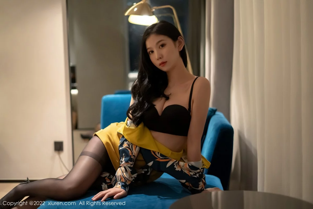 [[XiuRen秀人网]秀人网]No.4880_模特李雅柔蓝色图案上衣配黄短裙露性感内衣超薄黑丝诱惑写真51P