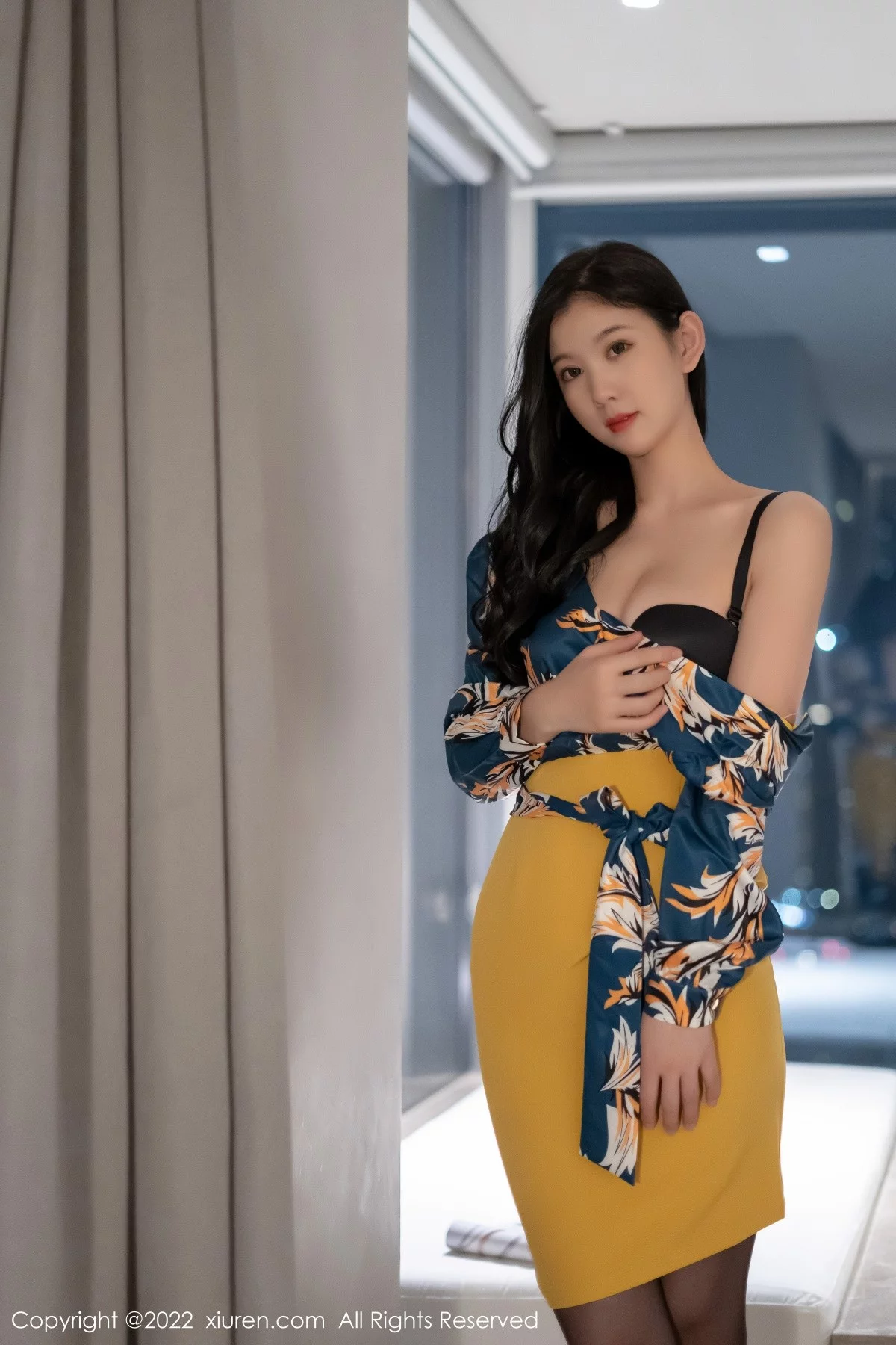 [[XiuRen秀人网]秀人网]No.4880_模特李雅柔蓝色图案上衣配黄短裙露性感内衣超薄黑丝诱惑写真51P