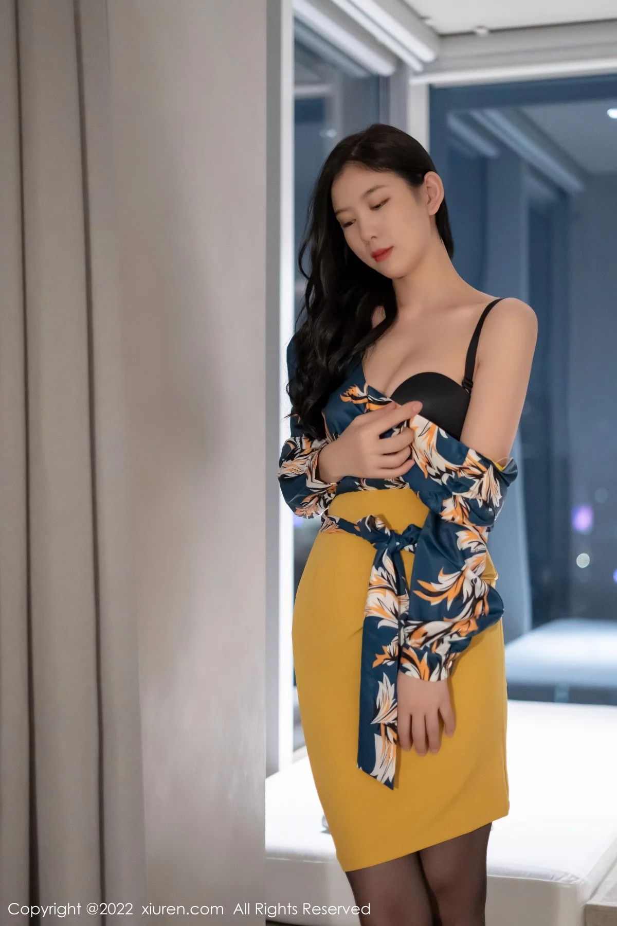 [[XiuRen秀人网]秀人网]No.4880_模特李雅柔蓝色图案上衣配黄短裙露性感内衣超薄黑丝诱惑写真51P