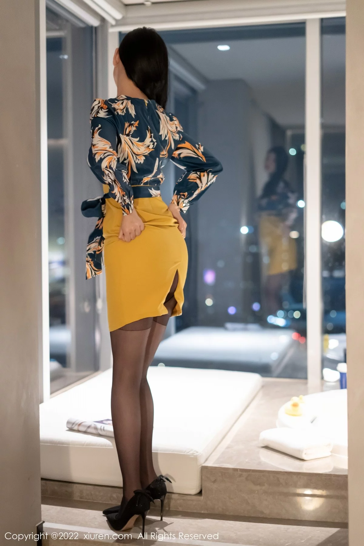 [[XiuRen秀人网]秀人网]No.4880_模特李雅柔蓝色图案上衣配黄短裙露性感内衣超薄黑丝诱惑写真51P