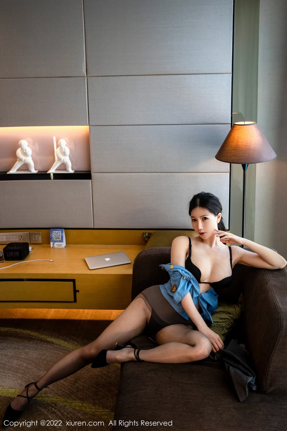 [[XiuRen秀人网]秀人网]No.4887_模特顾乔楠Cora居家私房半脱露性感内衣秀豪乳翘臀撩人诱惑写真75P