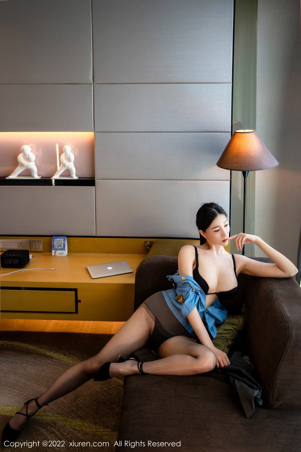 [[XiuRen秀人网]秀人网]No.4887_模特顾乔楠Cora居家私房半脱露性感内衣秀豪乳翘臀撩人诱惑写真75P