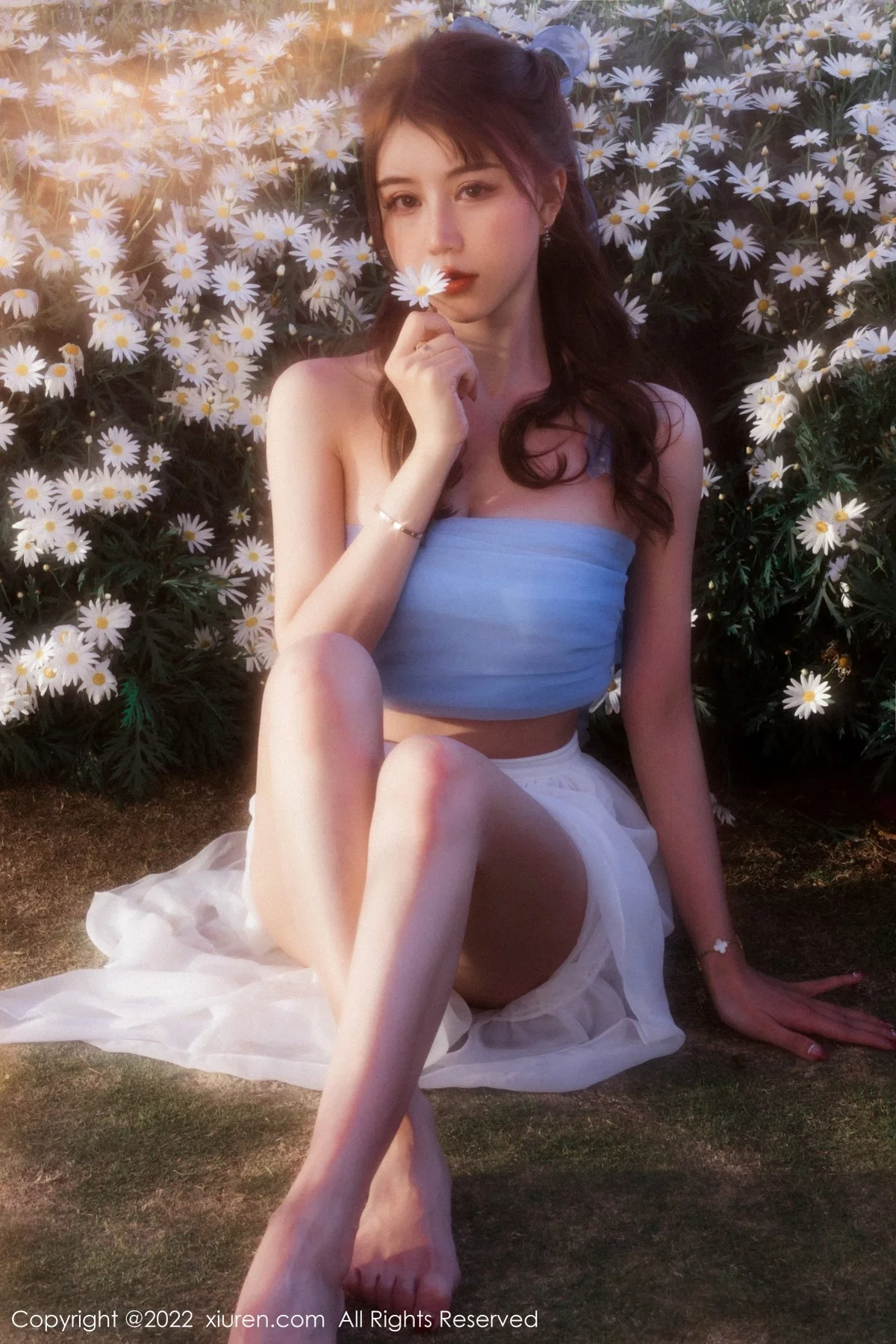 [[XiuRen秀人网]秀人网]No.4888_模特tina_甜仔大理旅拍户外蓝色服饰配白长裙秀凹凸身材诱惑写真45P