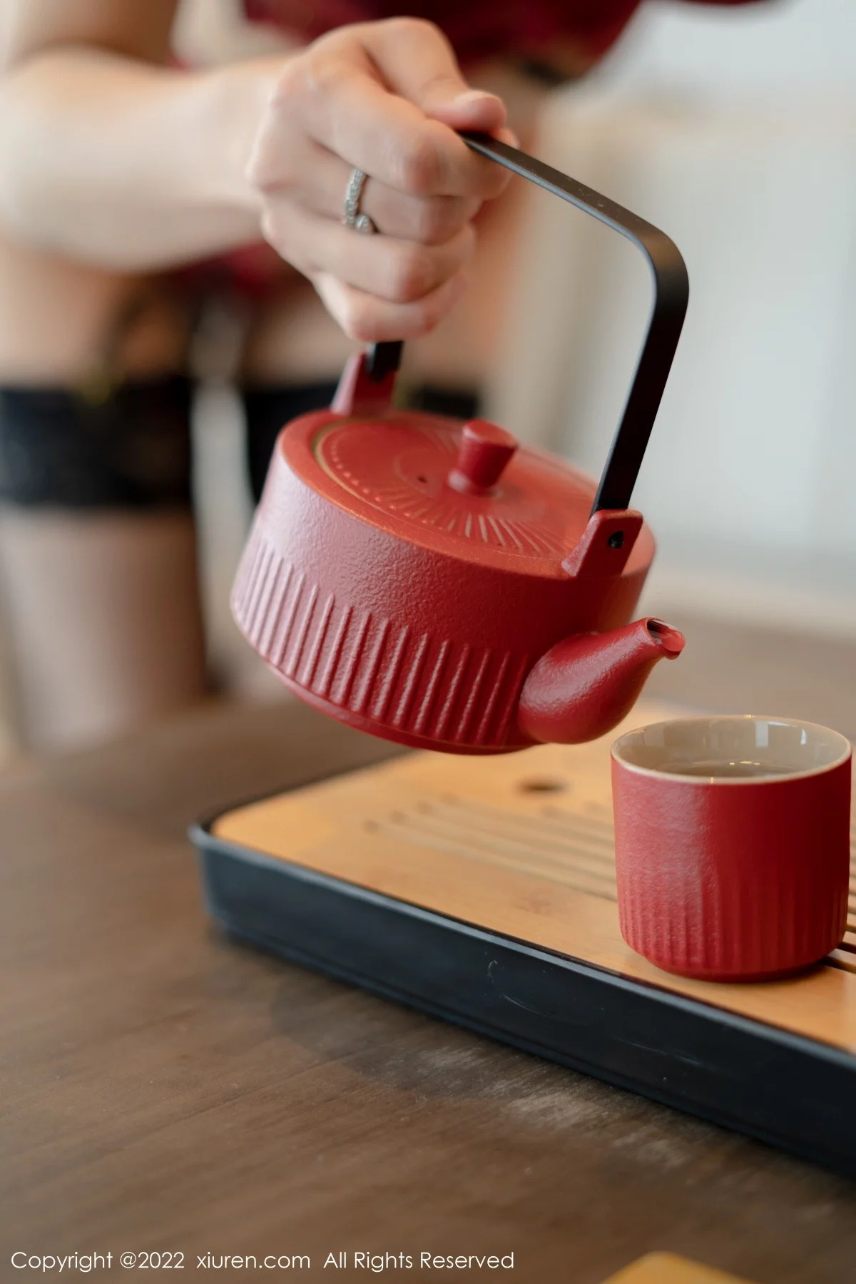 [[XiuRen秀人网]秀人网]No.4886_御姐果儿Victoria西双版纳旅拍半脱露蕾丝内衣黑丝吊袜诱惑写真53P