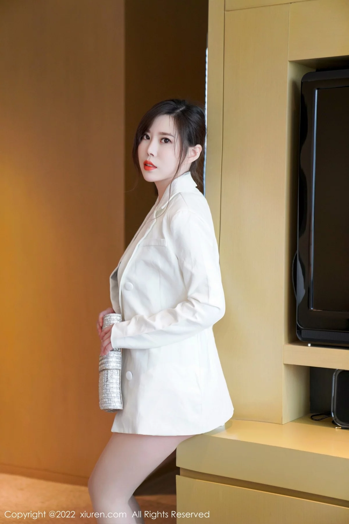 [[XiuRen秀人网]秀人网]No.4885_模特白茹雪私房脱白色OL套装露黑色内衣原色丝袜极致魅惑写真71P