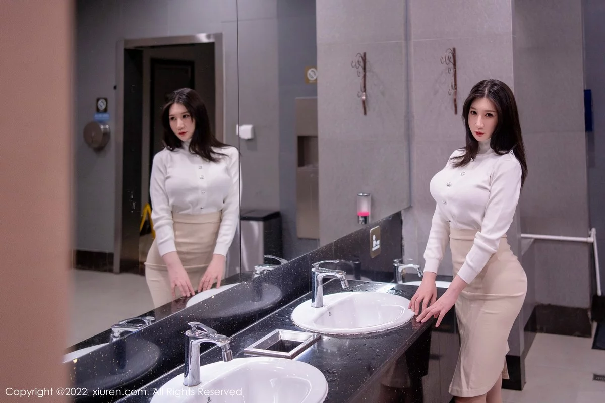 [[XiuRen秀人网]秀人网]No.4887_模特顾乔楠Cora居家私房半脱露性感内衣秀豪乳翘臀撩人诱惑写真75P