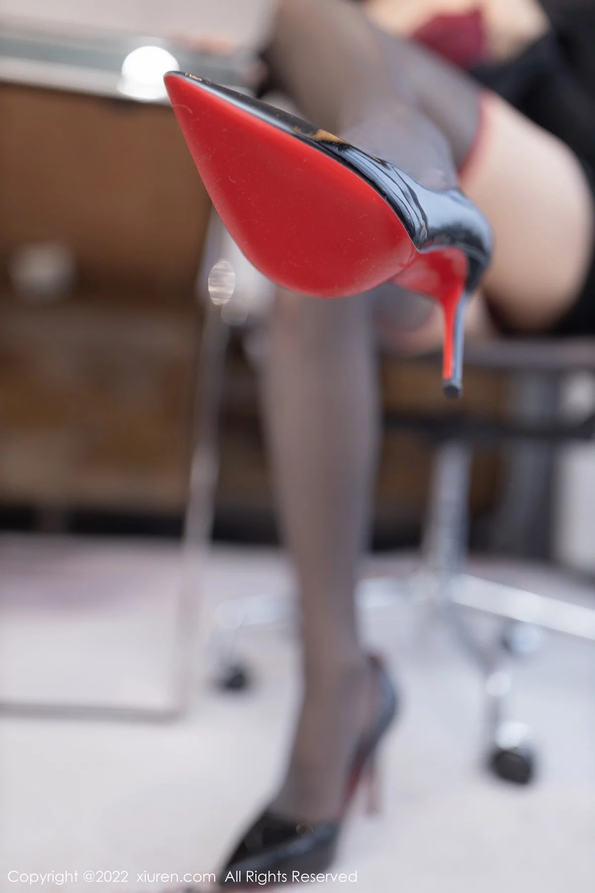 [[XiuRen秀人网]秀人网]No.4897_模特利世老板角色扮演半脱露红色蕾丝内衣秀翘臀美腿诱惑写真73P