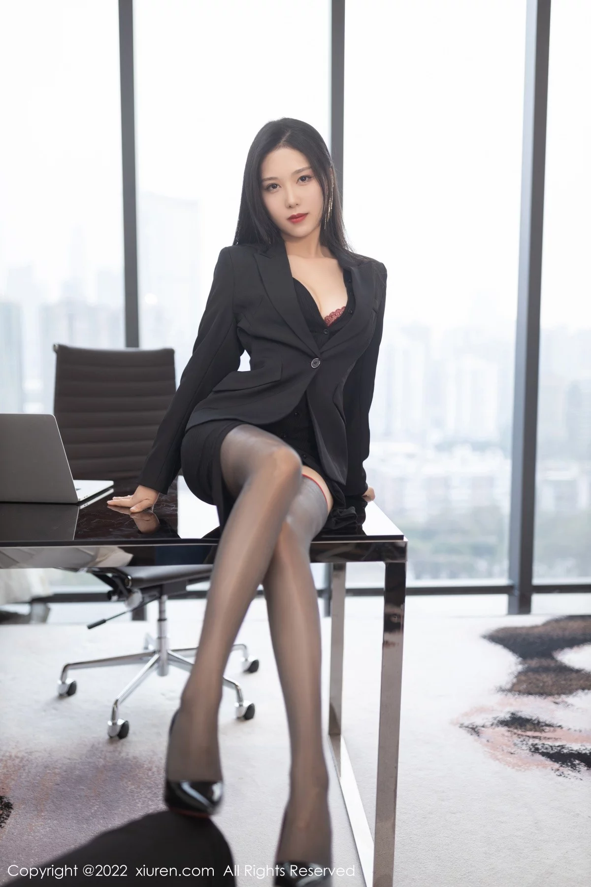 [[XiuRen秀人网]秀人网]No.4897_模特利世老板角色扮演半脱露红色蕾丝内衣秀翘臀美腿诱惑写真73P