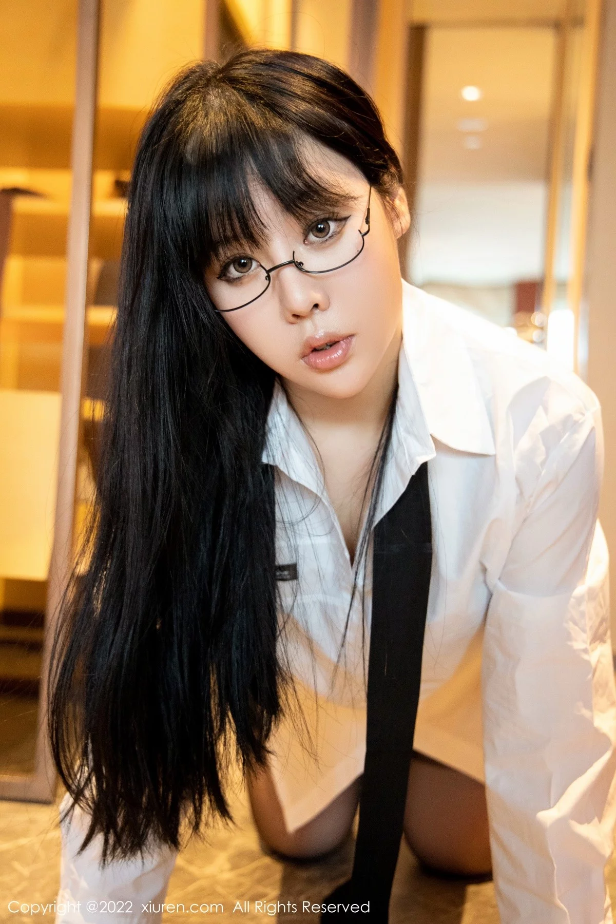 [[XiuRen秀人网]秀人网]No.4894_模特徐媛媛私房性感白色衬衫露网格内衣黑丝吊袜撩人诱惑写真49P