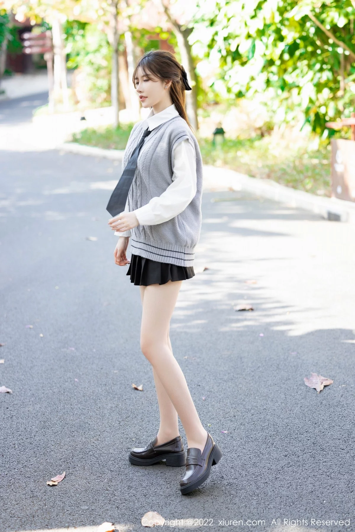 [[XiuRen秀人网]秀人网]No.4896_模特美桃酱珠三角旅拍户外文艺青年装扮私房蕾丝内衣诱惑写真52P