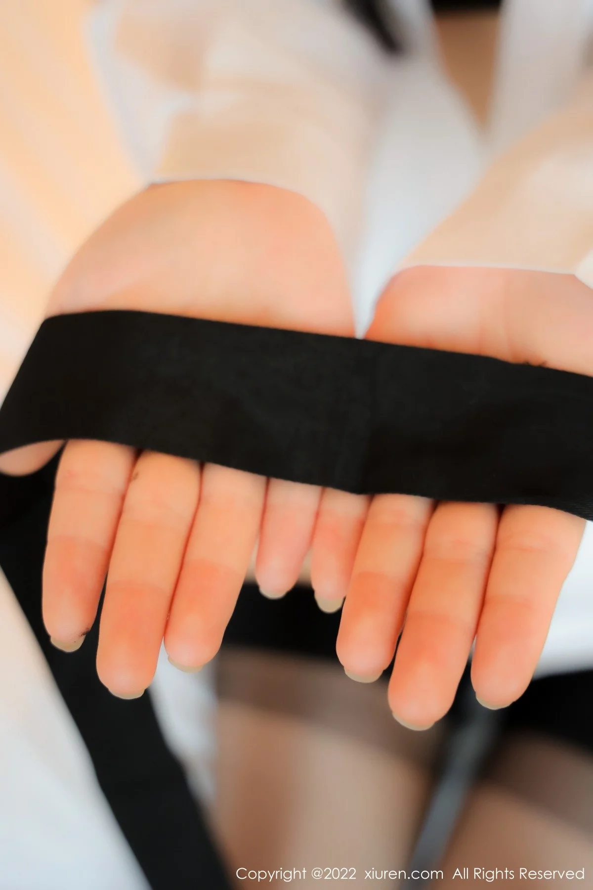 [[XiuRen秀人网]秀人网]No.4894_模特徐媛媛私房性感白色衬衫露网格内衣黑丝吊袜撩人诱惑写真49P