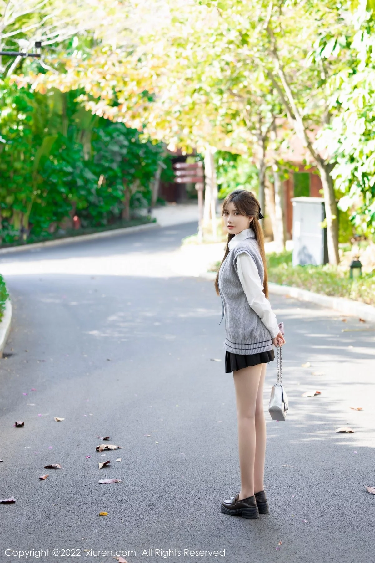 [[XiuRen秀人网]秀人网]No.4896_模特美桃酱珠三角旅拍户外文艺青年装扮私房蕾丝内衣诱惑写真52P