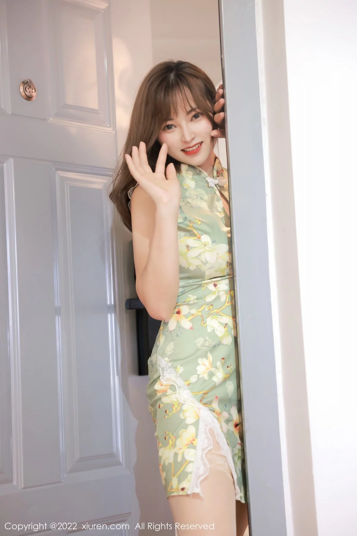 [[XiuRen秀人网]秀人网]No.4895_模特奈沐子云南大理旅拍半脱绿灰色旗袍露傲人上围完美诱惑写真63P