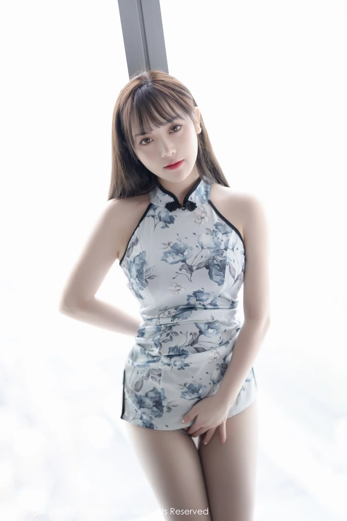 [[XiuRen秀人网]秀人网]No.5025_模特豆瓣酱脱白色图案旗袍露性感粉色内衣秀丰满身材诱惑写真70P