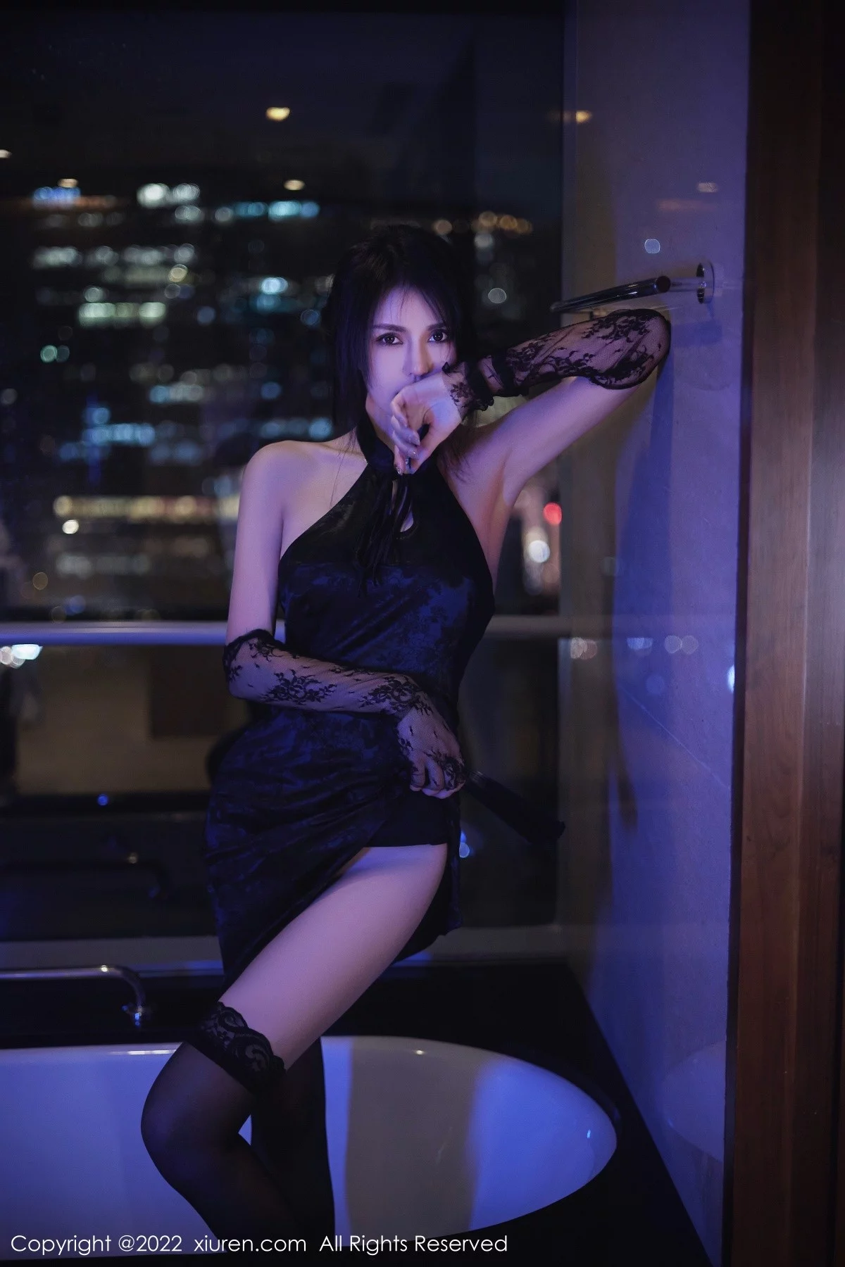 [[XiuRen秀人网]秀人网]No.5065_模特蓝莓FY私房暗色灯光下低胸连体衣配黑丝渔网撩人诱惑写真65P