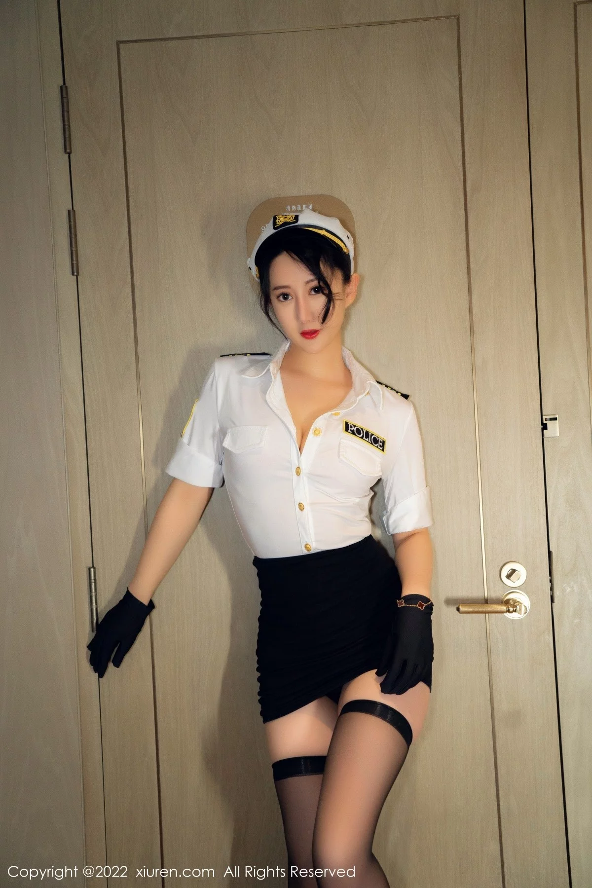 [[XiuRen秀人网]秀人网]No.5062_模特苏小曼babyface制服诱惑黑短裙下超薄黑丝秀美腿诱惑写真42P