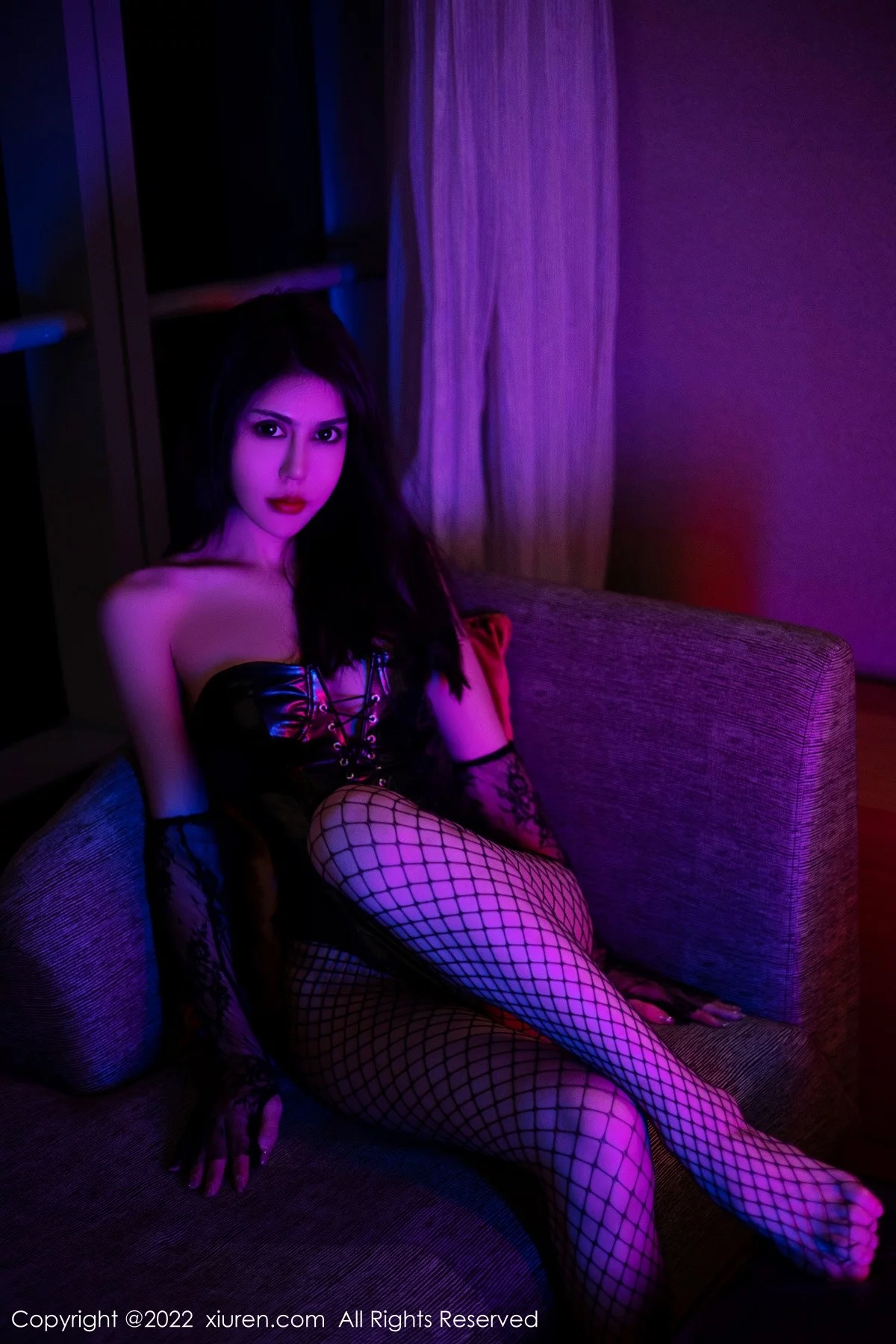 [[XiuRen秀人网]秀人网]No.5065_模特蓝莓FY私房暗色灯光下低胸连体衣配黑丝渔网撩人诱惑写真65P