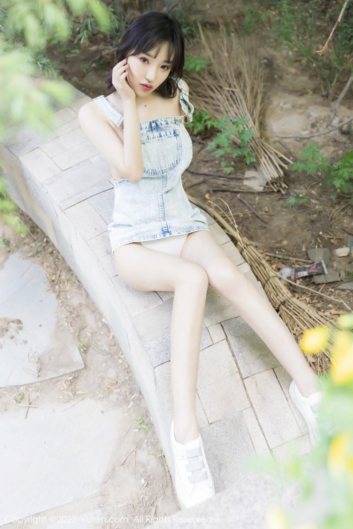 [[XiuRen秀人网]秀人网]No.5068_模特西门小玉户外性感牛仔吊带服真空秀凹凸身材火辣诱惑写真49P