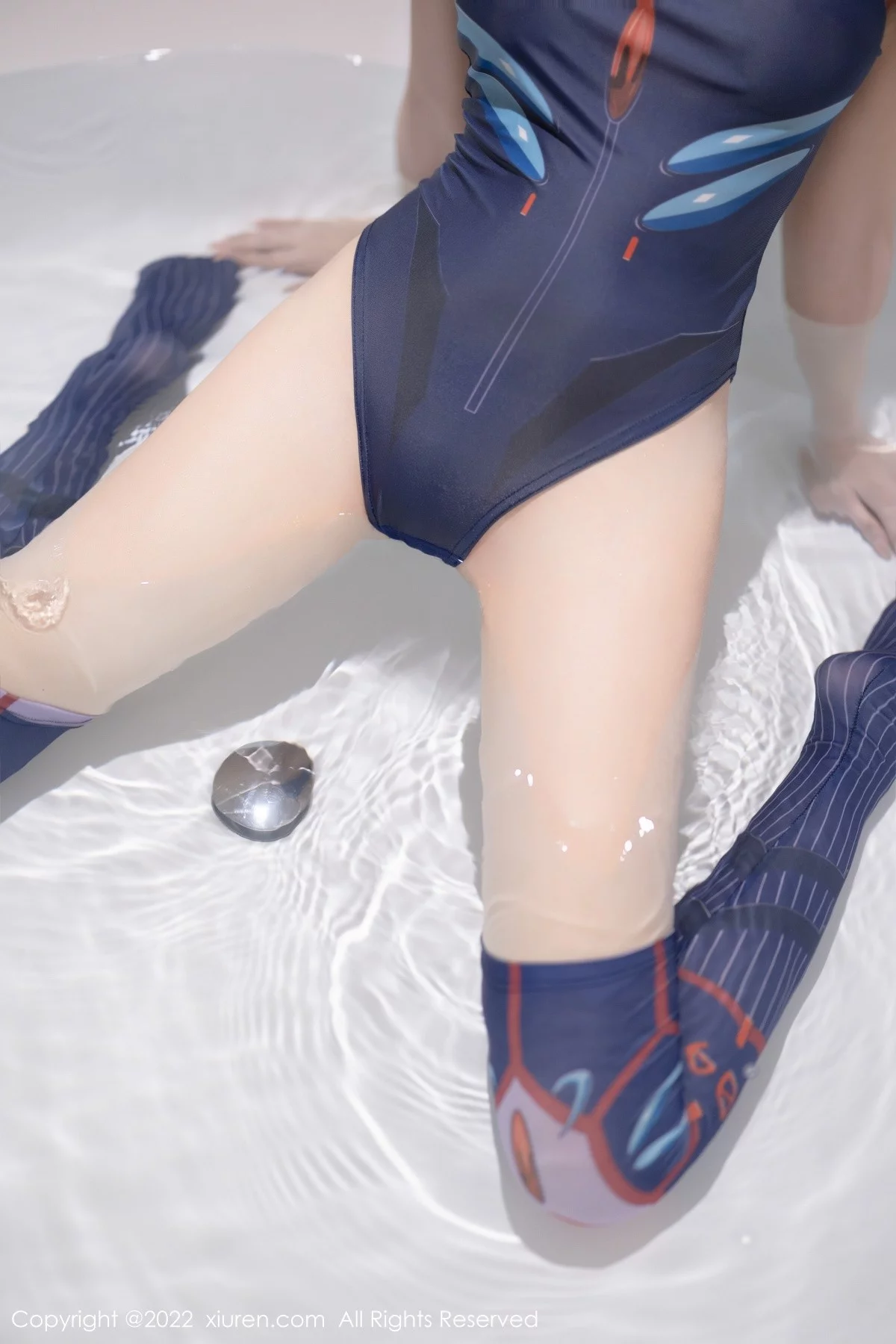 [[XiuRen秀人网]秀人网]No.5074_女神王馨瑶yanni厦门旅拍海边沙滩性感蓝紫色泳服迷人诱惑写真100P