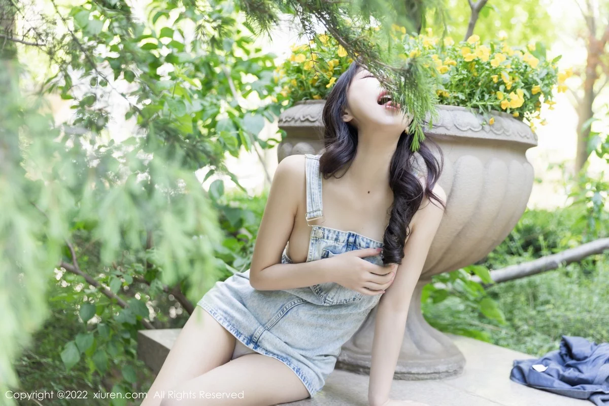 [[XiuRen秀人网]秀人网]No.5068_模特西门小玉户外性感牛仔吊带服真空秀凹凸身材火辣诱惑写真49P