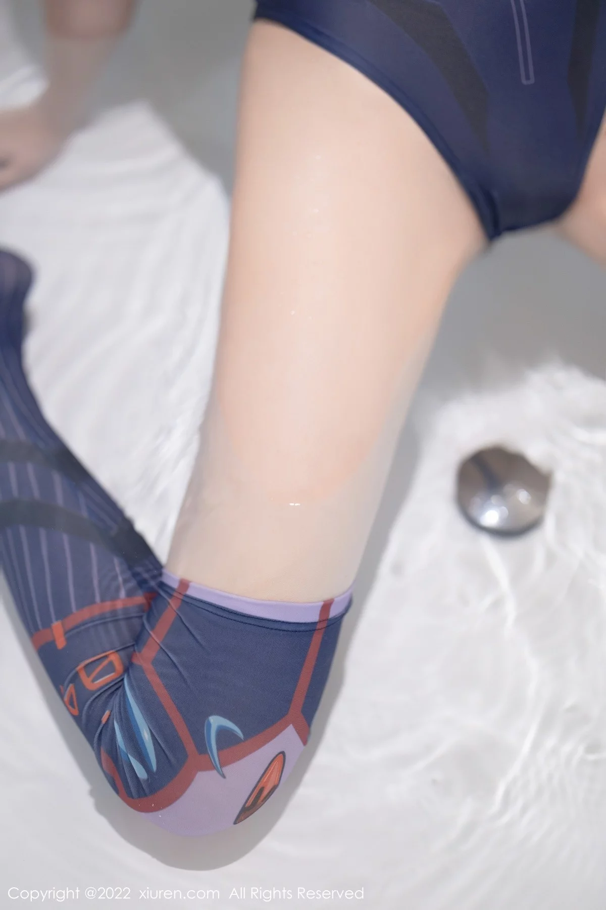 [[XiuRen秀人网]秀人网]No.5074_女神王馨瑶yanni厦门旅拍海边沙滩性感蓝紫色泳服迷人诱惑写真100P