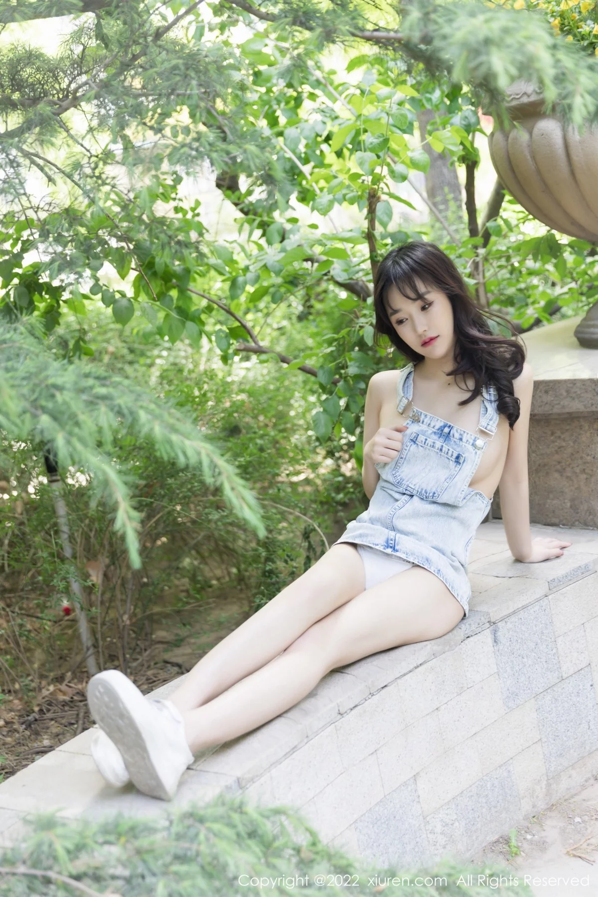 [[XiuRen秀人网]秀人网]No.5068_模特西门小玉户外性感牛仔吊带服真空秀凹凸身材火辣诱惑写真49P