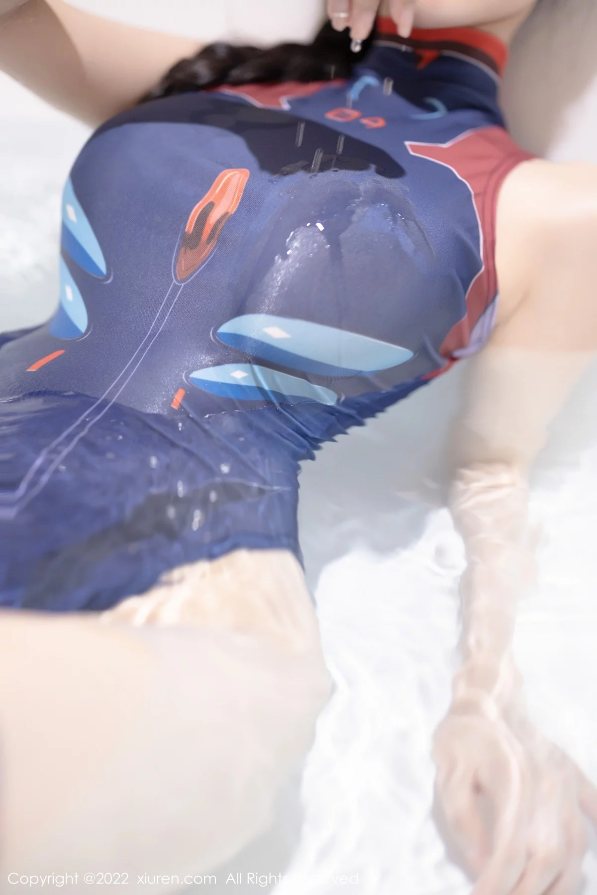 [[XiuRen秀人网]秀人网]No.5074_女神王馨瑶yanni厦门旅拍海边沙滩性感蓝紫色泳服迷人诱惑写真100P