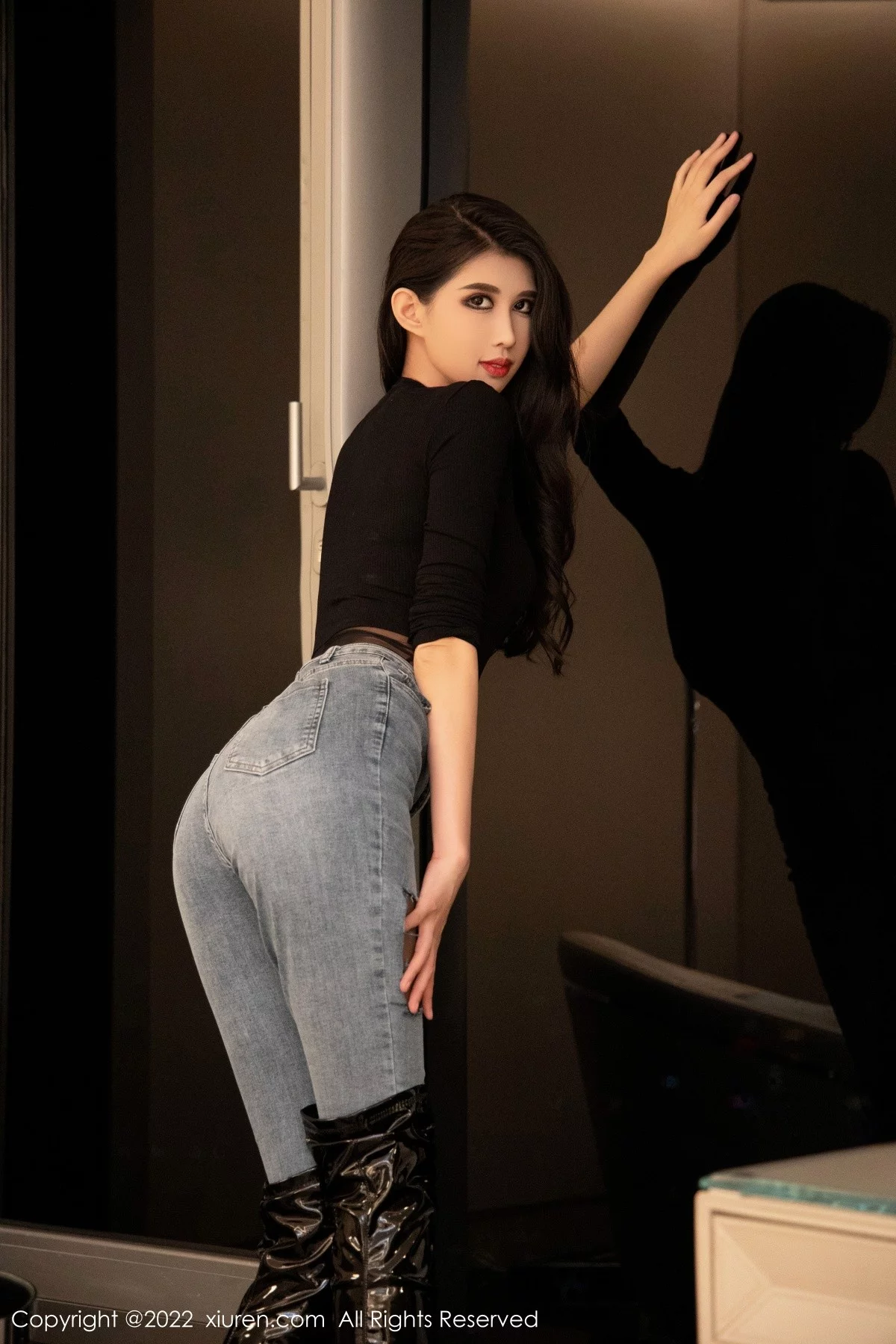 [[XiuRen秀人网]秀人网]No.5076_模特葛征西双版纳旅拍黑色服饰配牛仔裤半脱露性感内衣诱惑写真53P