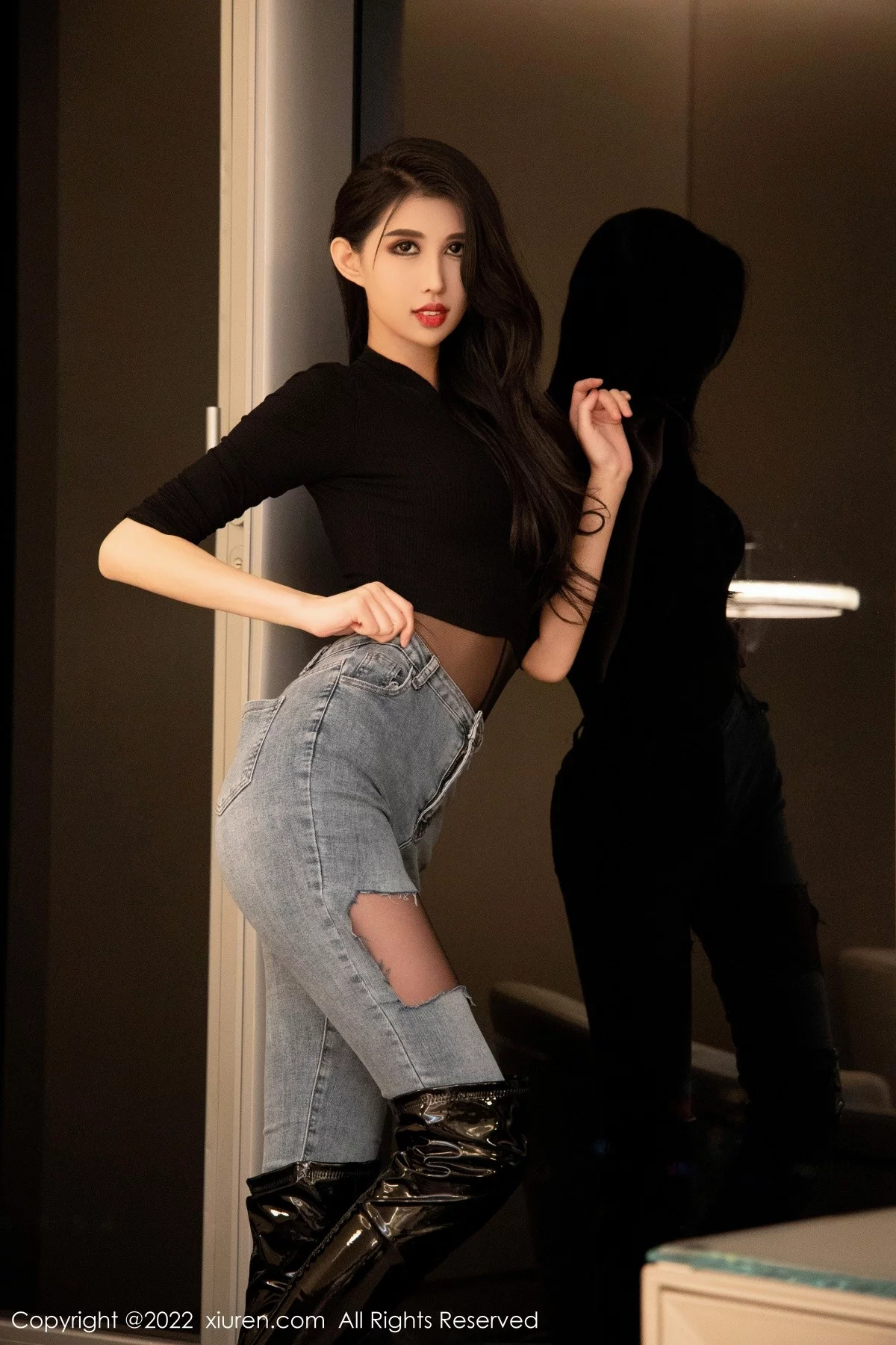 [[XiuRen秀人网]秀人网]No.5076_模特葛征西双版纳旅拍黑色服饰配牛仔裤半脱露性感内衣诱惑写真53P