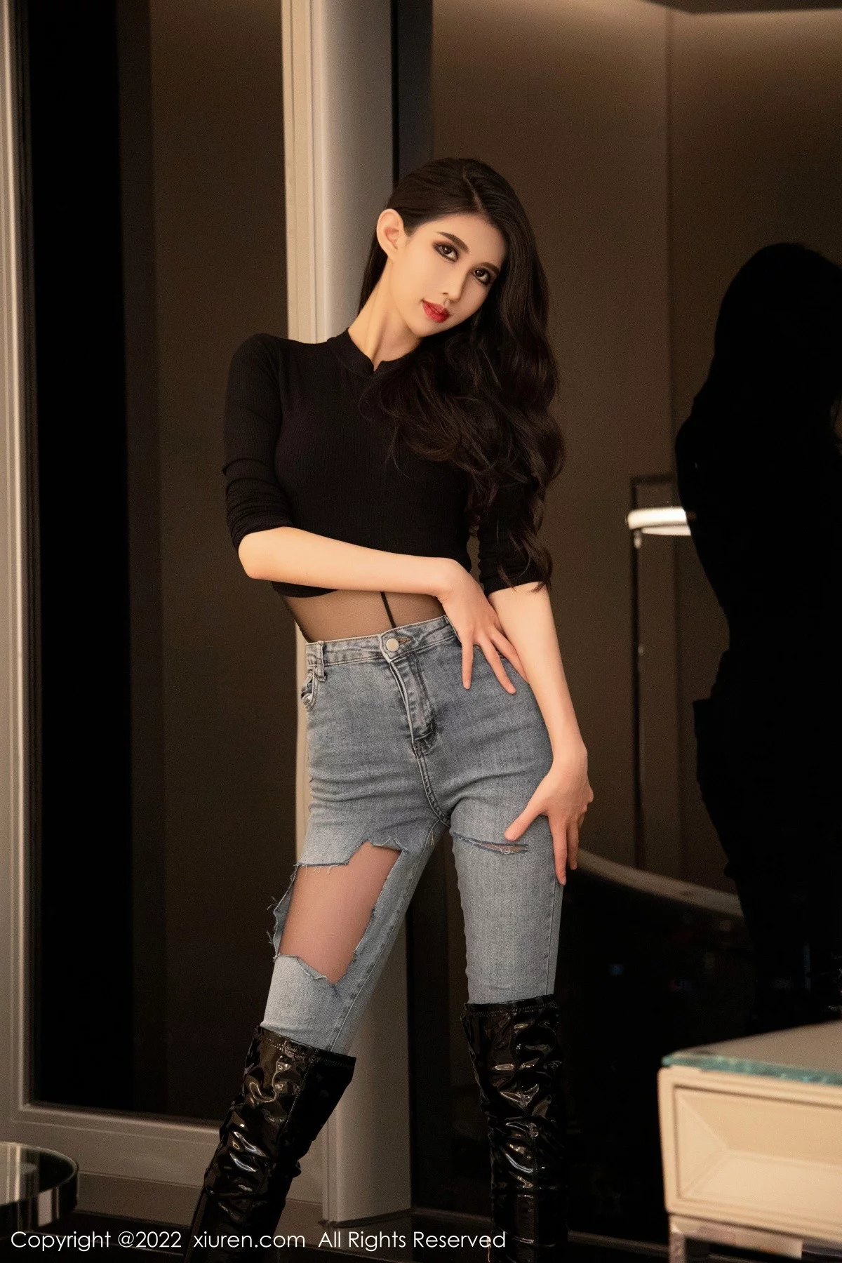 [[XiuRen秀人网]秀人网]No.5076_模特葛征西双版纳旅拍黑色服饰配牛仔裤半脱露性感内衣诱惑写真53P