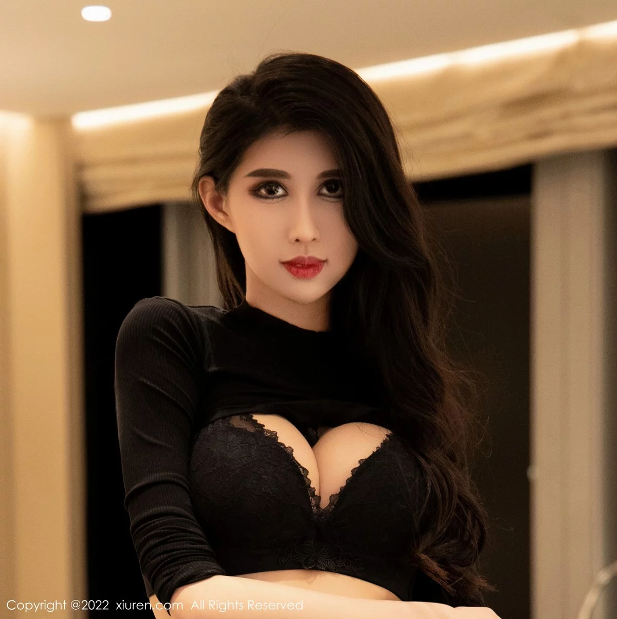 [[XiuRen秀人网]秀人网]No.5076_模特葛征西双版纳旅拍黑色服饰配牛仔裤半脱露性感内衣诱惑写真53P