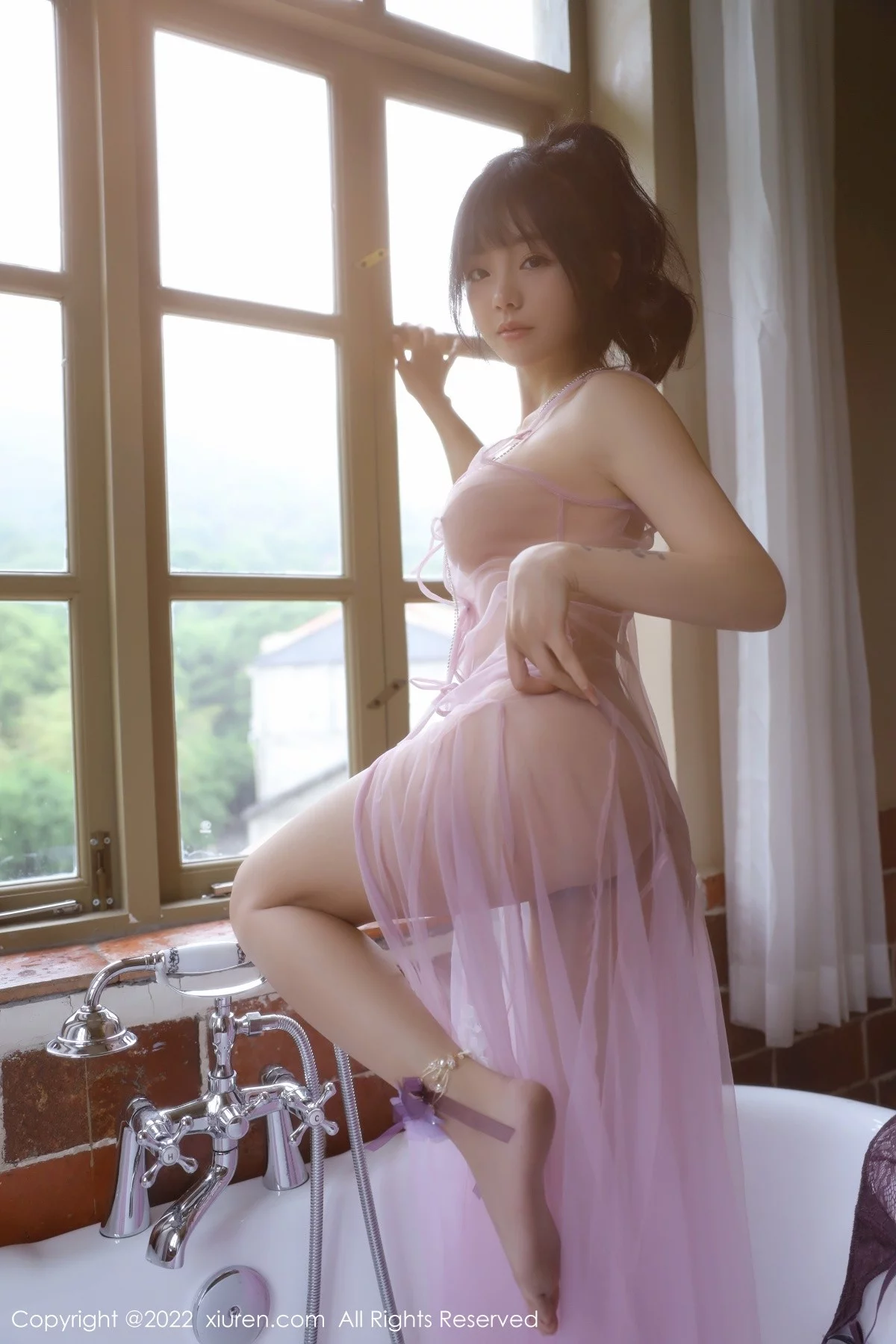 [[XiuRen秀人网]秀人网]No.5085_模特佘贝拉bella杭州旅拍紫色轻透薄纱透视秀蕾丝内衣诱惑写真73P