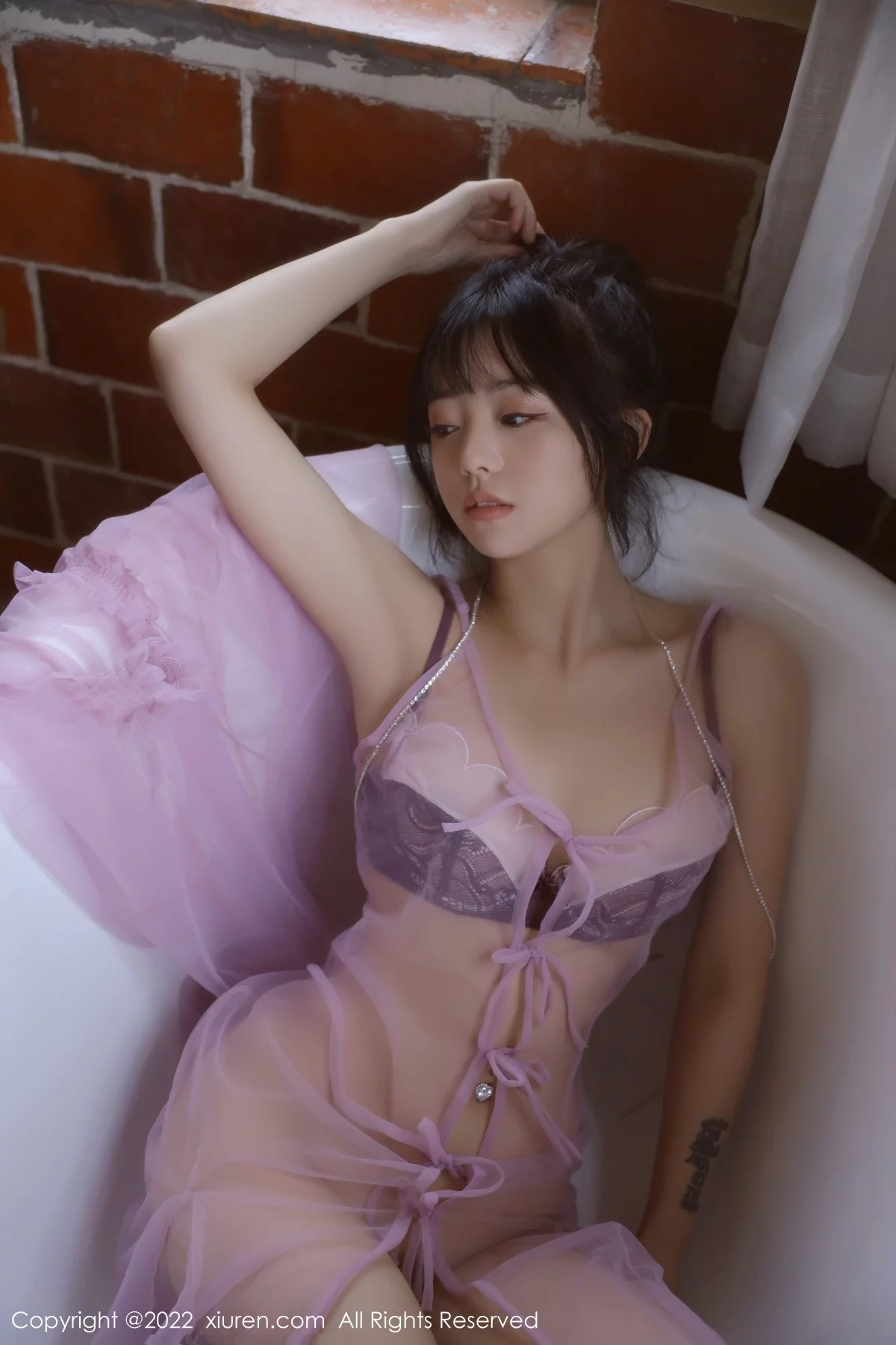 [[XiuRen秀人网]秀人网]No.5085_模特佘贝拉bella杭州旅拍紫色轻透薄纱透视秀蕾丝内衣诱惑写真73P