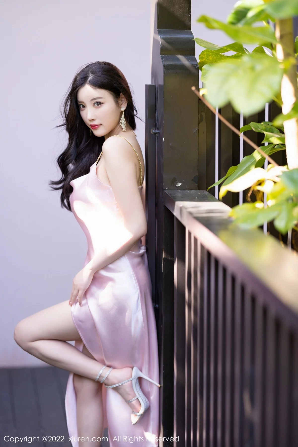 [[XiuRen秀人网]秀人网]No.5088_女神杨晨晨Yome私房半脱粉色吊带长裙秀完美身材迷人诱惑写真84P