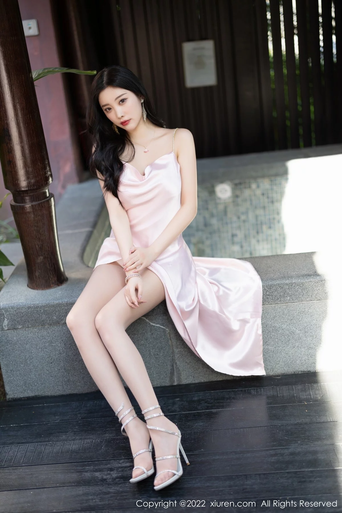 [[XiuRen秀人网]秀人网]No.5088_女神杨晨晨Yome私房半脱粉色吊带长裙秀完美身材迷人诱惑写真84P