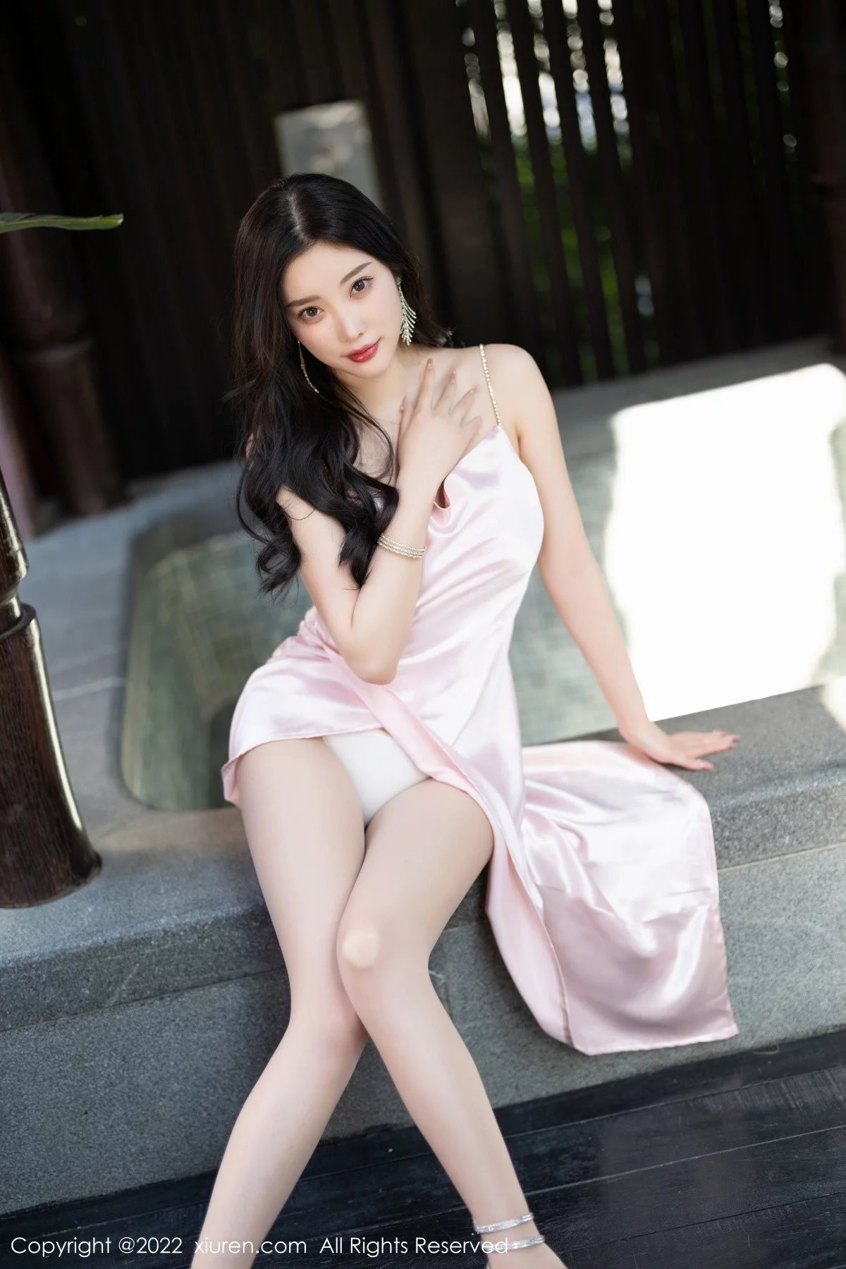 [[XiuRen秀人网]秀人网]No.5088_女神杨晨晨Yome私房半脱粉色吊带长裙秀完美身材迷人诱惑写真84P