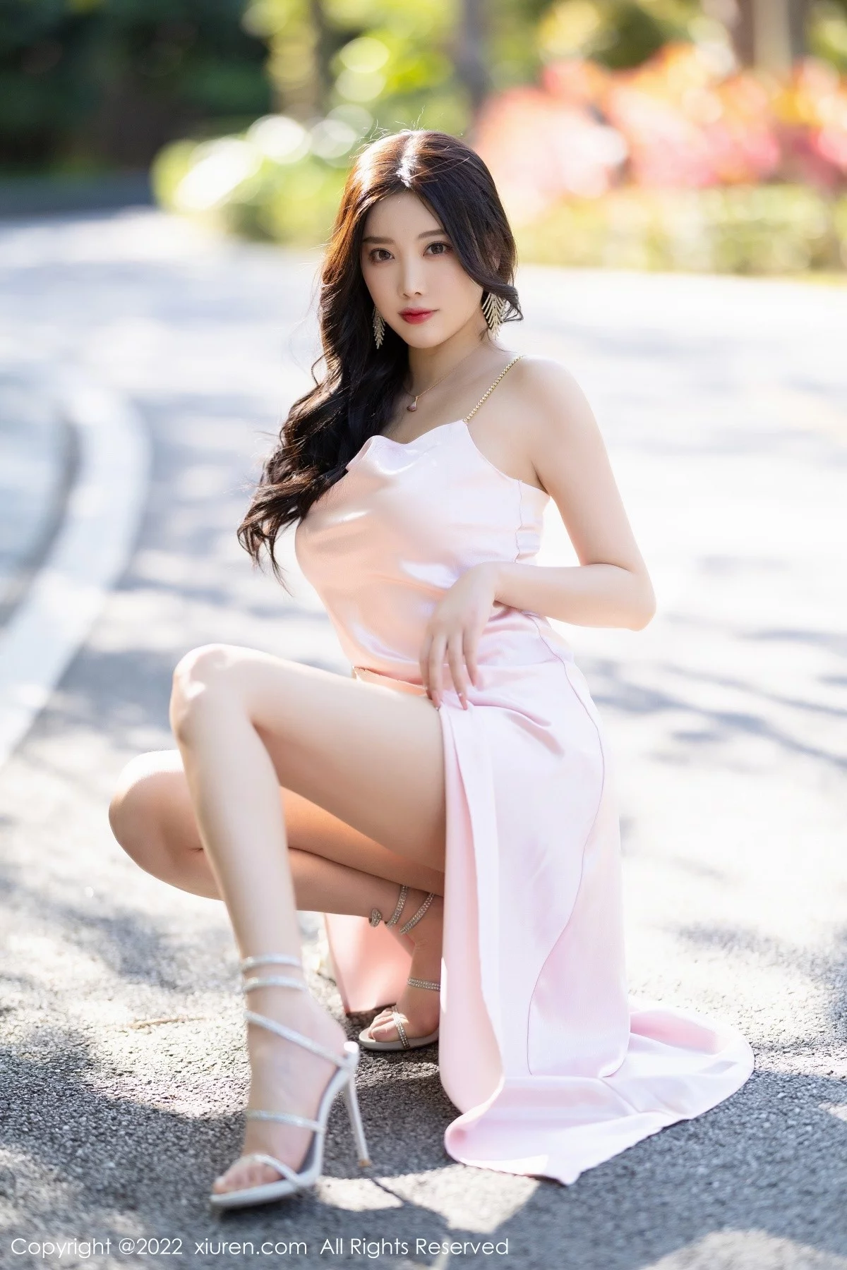 [[XiuRen秀人网]秀人网]No.5088_女神杨晨晨Yome私房半脱粉色吊带长裙秀完美身材迷人诱惑写真84P