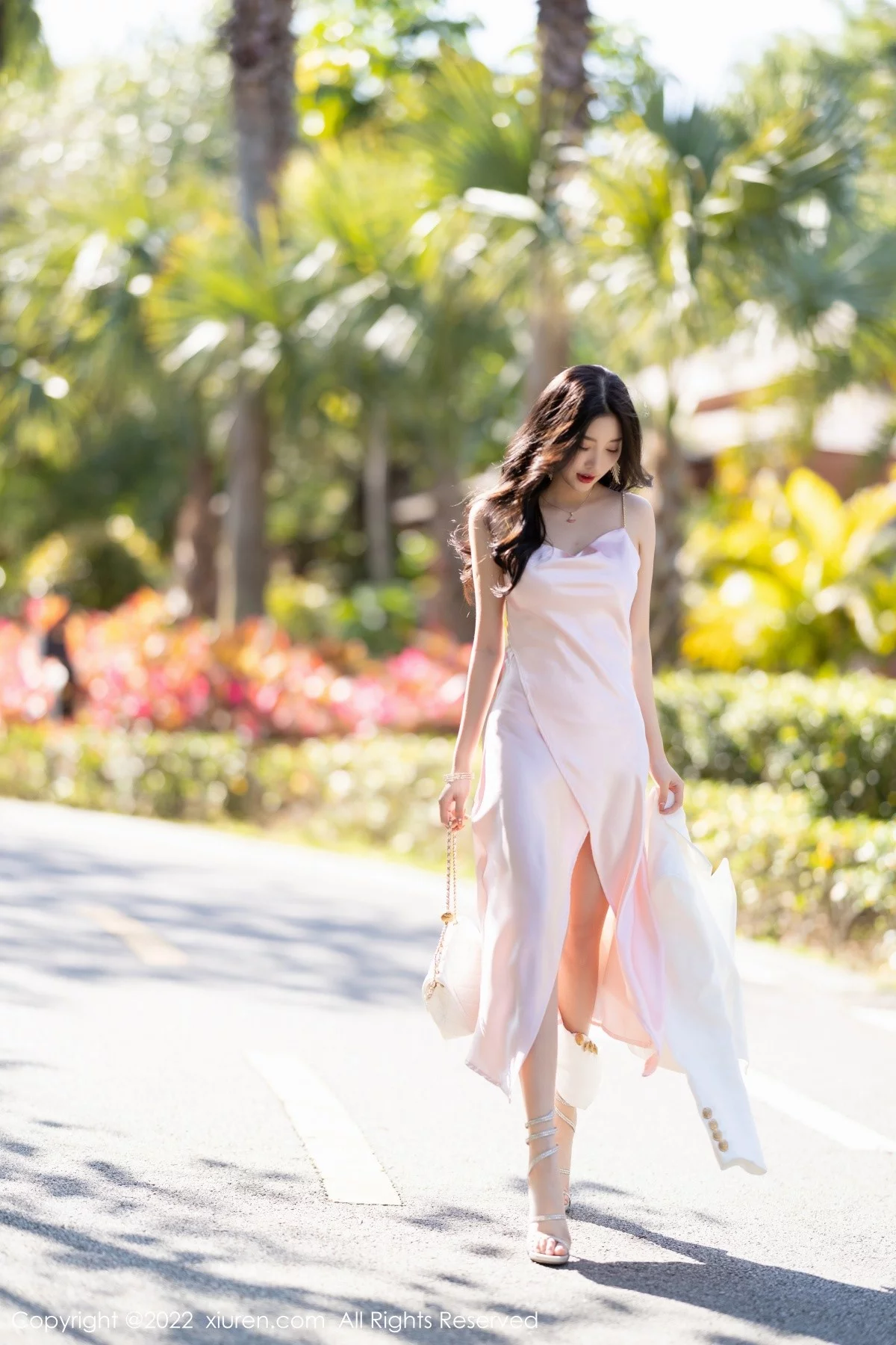 [[XiuRen秀人网]秀人网]No.5088_女神杨晨晨Yome私房半脱粉色吊带长裙秀完美身材迷人诱惑写真84P