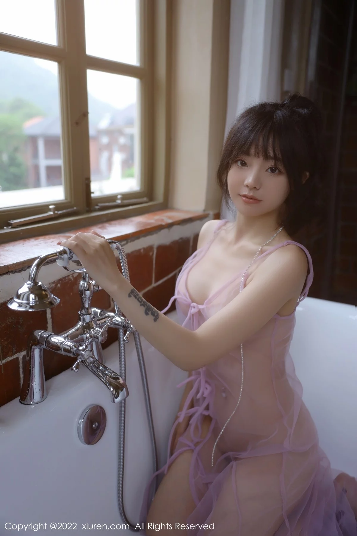 [[XiuRen秀人网]秀人网]No.5085_模特佘贝拉bella杭州旅拍紫色轻透薄纱透视秀蕾丝内衣诱惑写真73P