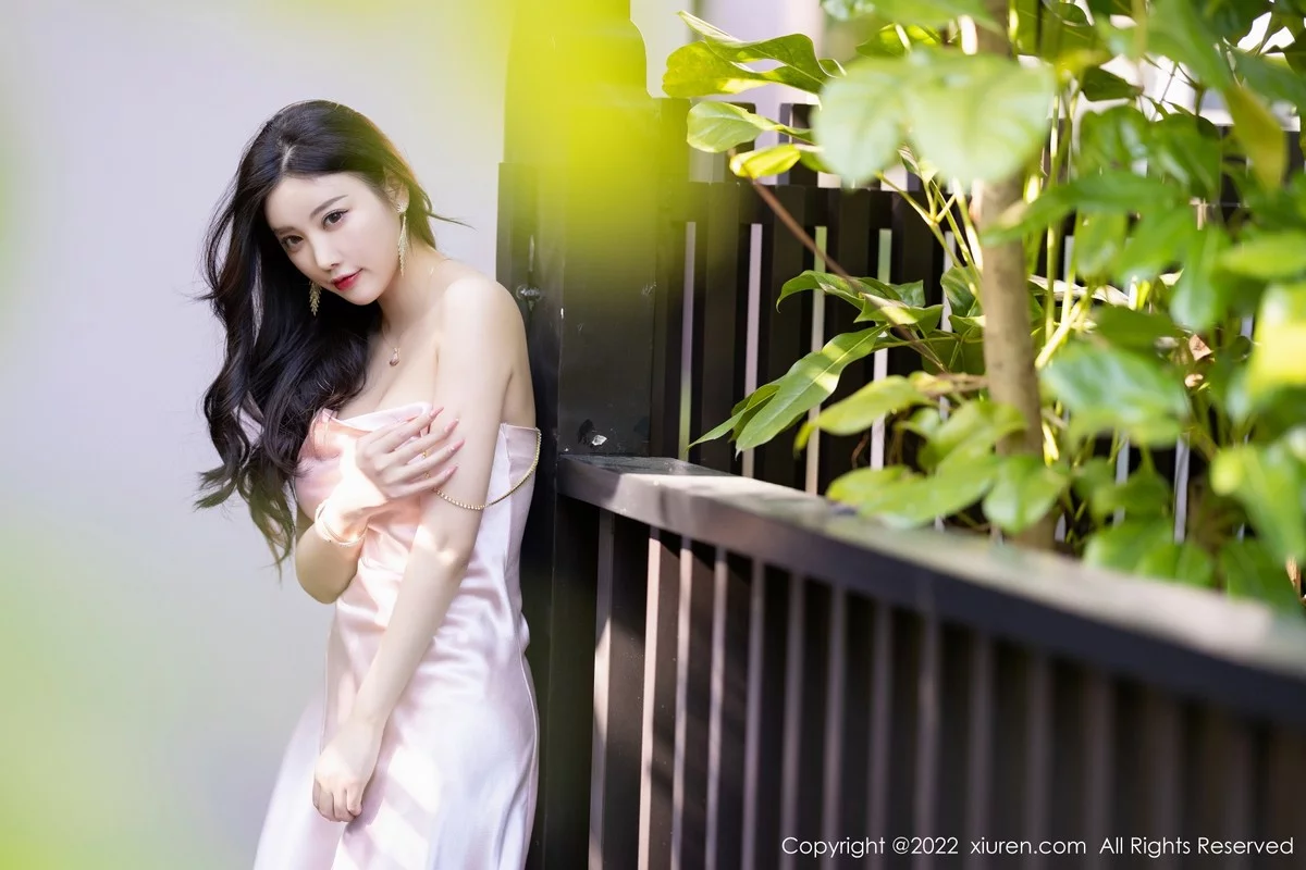 [[XiuRen秀人网]秀人网]No.5088_女神杨晨晨Yome私房半脱粉色吊带长裙秀完美身材迷人诱惑写真84P