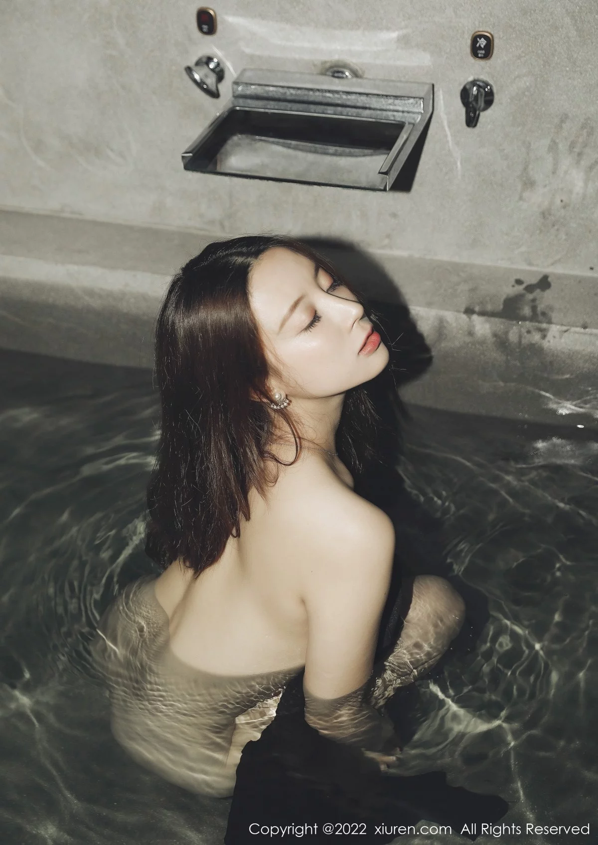 [[XiuRen秀人网]秀人网]No.5091_模特筱慧三亚旅拍室内浴室性感黑色薄透服饰湿身撩人诱惑写真55P