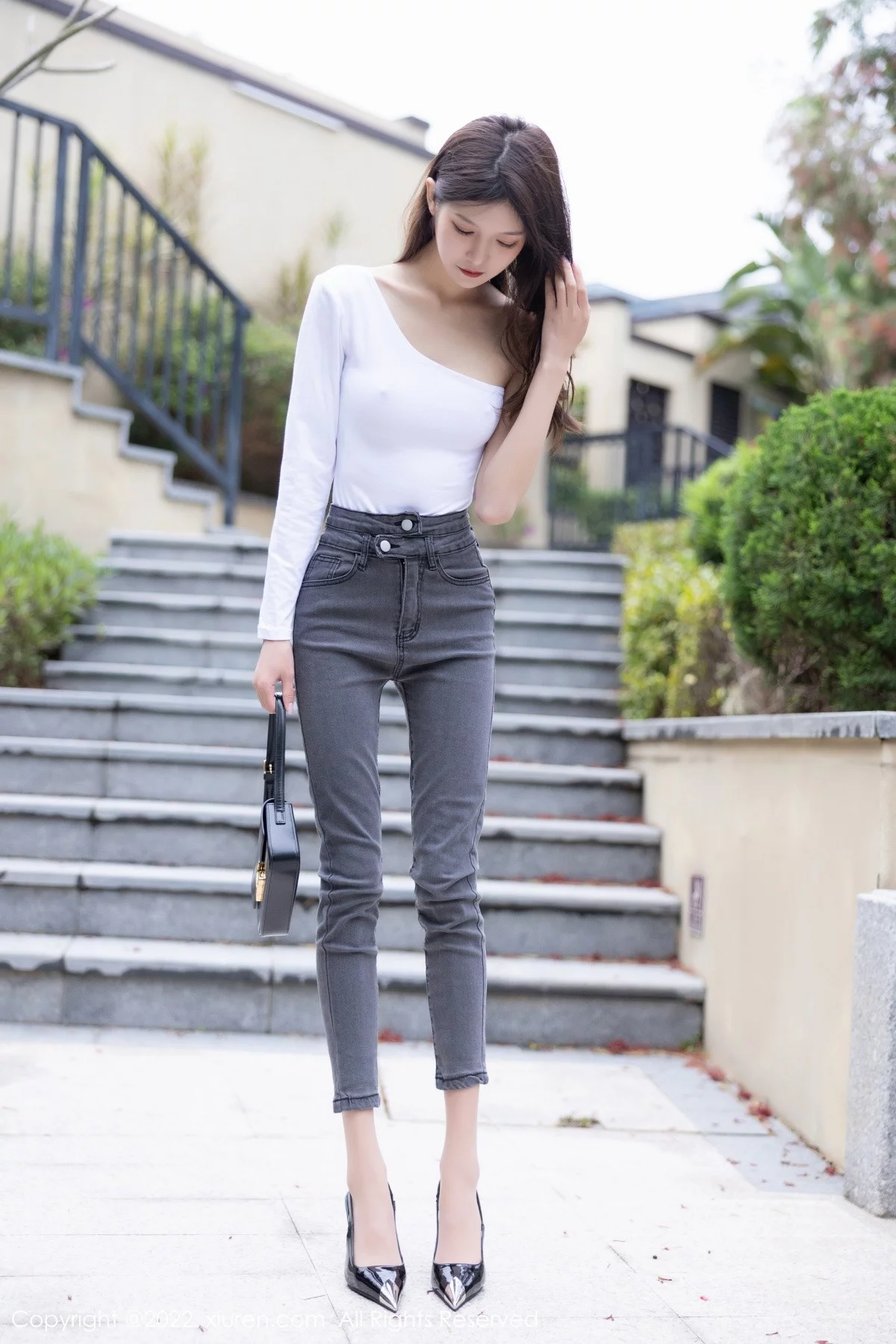 [[XiuRen秀人网]秀人网]No.5093_模特程程程厦门旅拍半脱露白色轻透收身衣配开档肉丝诱惑写真78P