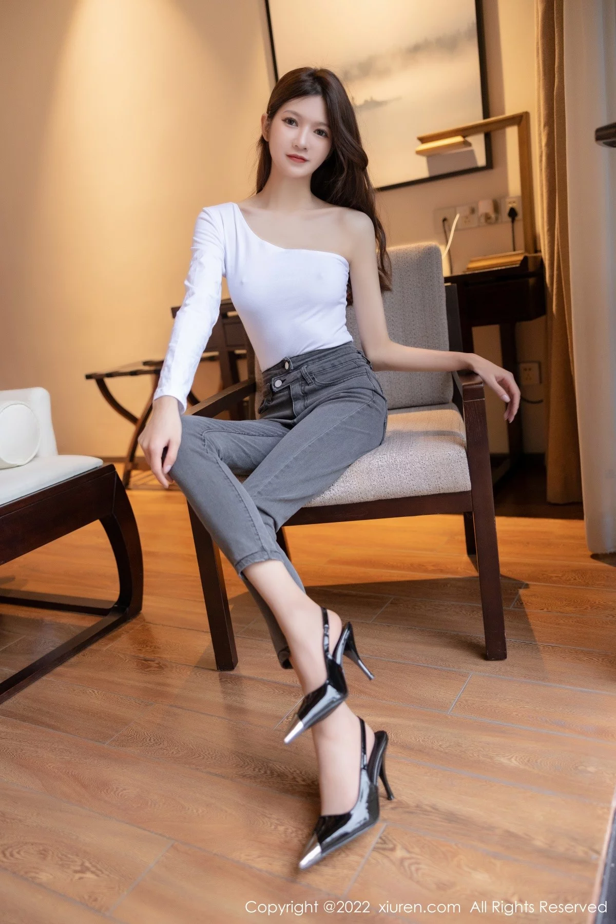 [[XiuRen秀人网]秀人网]No.5093_模特程程程厦门旅拍半脱露白色轻透收身衣配开档肉丝诱惑写真78P