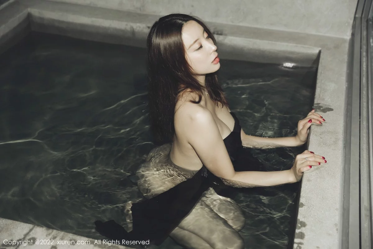[[XiuRen秀人网]秀人网]No.5091_模特筱慧三亚旅拍室内浴室性感黑色薄透服饰湿身撩人诱惑写真55P
