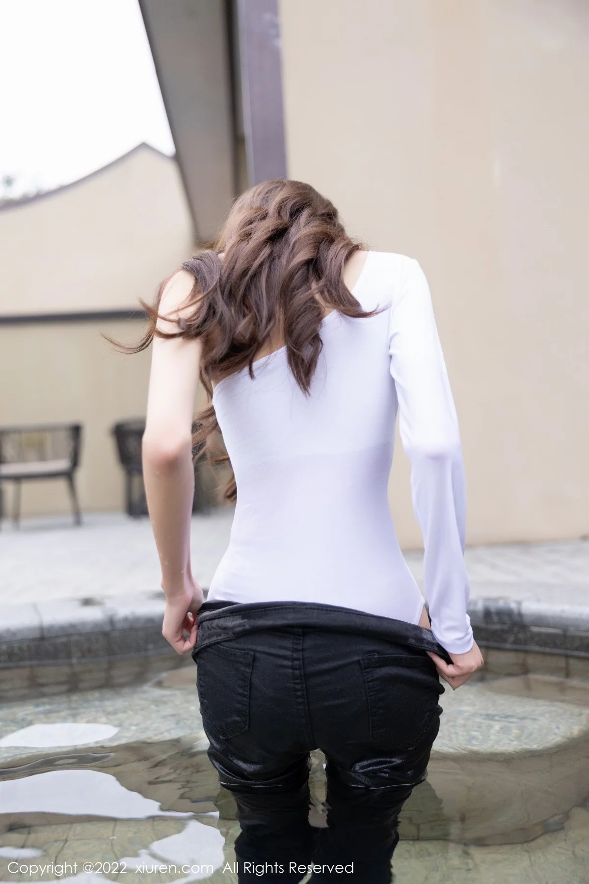 [[XiuRen秀人网]秀人网]No.5093_模特程程程厦门旅拍半脱露白色轻透收身衣配开档肉丝诱惑写真78P