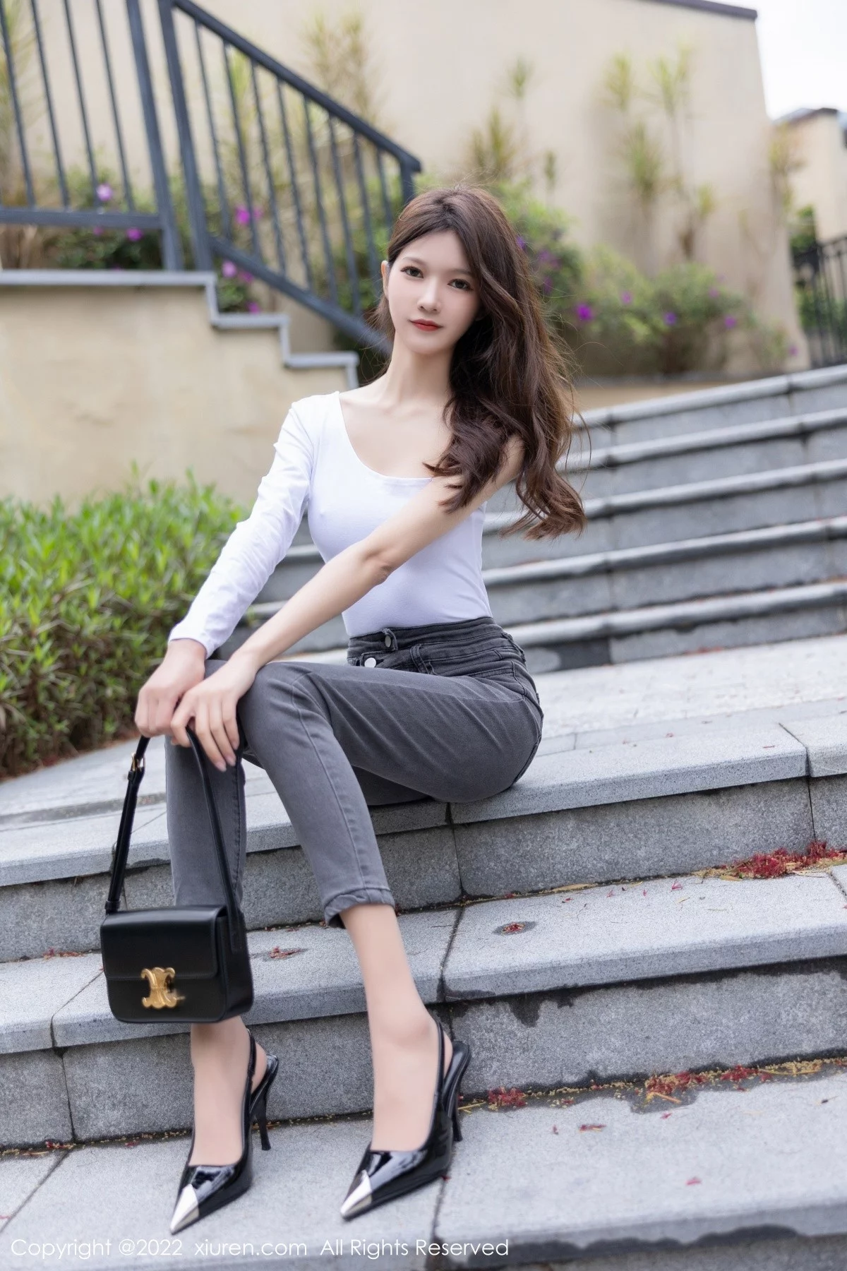 [[XiuRen秀人网]秀人网]No.5093_模特程程程厦门旅拍半脱露白色轻透收身衣配开档肉丝诱惑写真78P