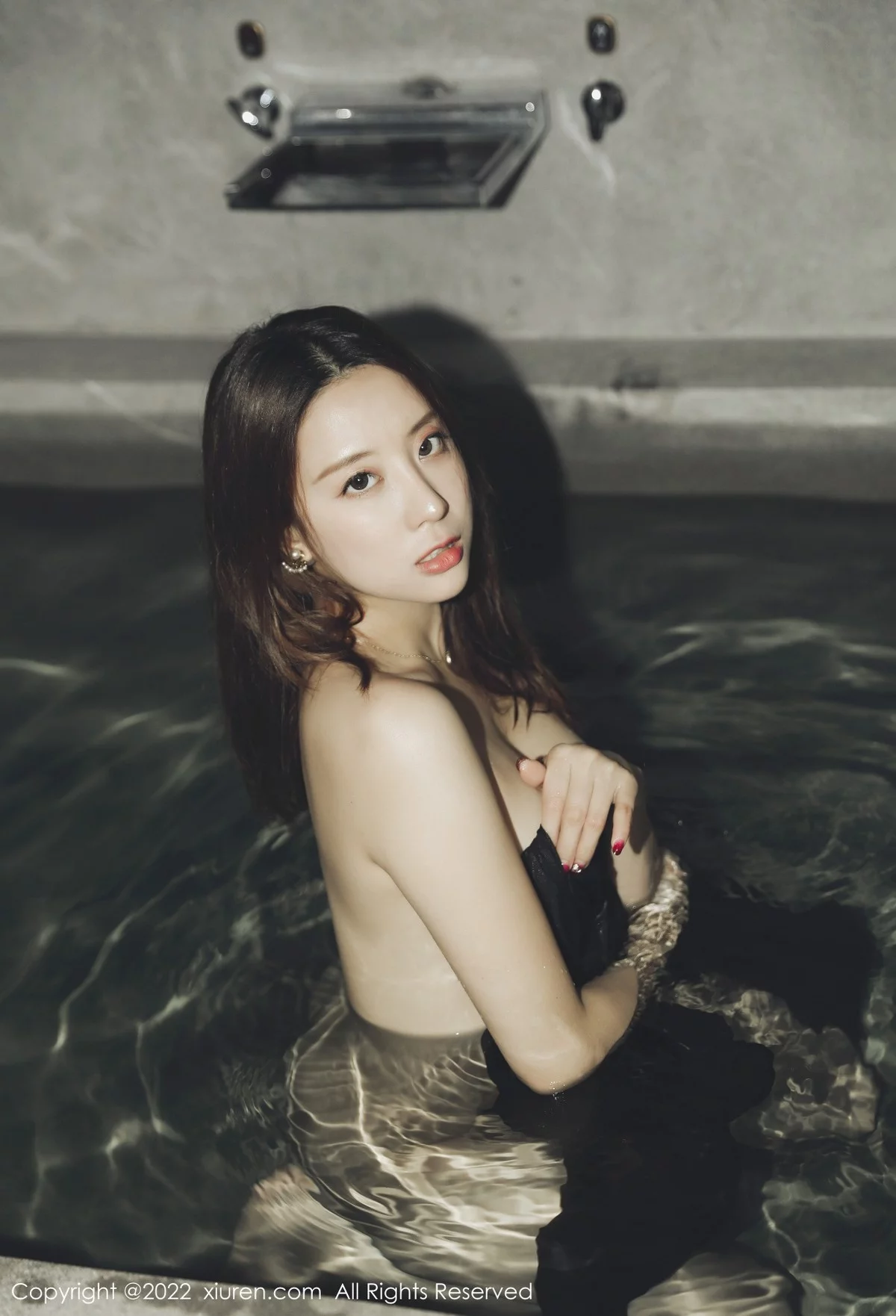 [[XiuRen秀人网]秀人网]No.5091_模特筱慧三亚旅拍室内浴室性感黑色薄透服饰湿身撩人诱惑写真55P