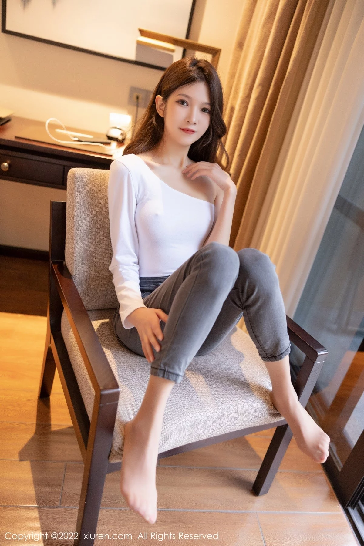 [[XiuRen秀人网]秀人网]No.5093_模特程程程厦门旅拍半脱露白色轻透收身衣配开档肉丝诱惑写真78P